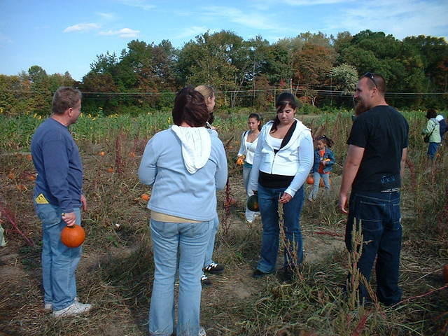 2006_1015PumpkinPickingFools.JPG
