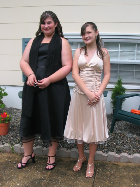 2006_0609_BrielleAndHerFriend