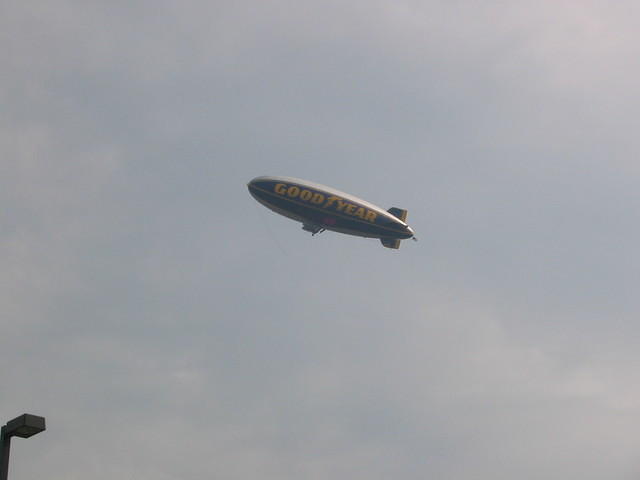 2006_0815BlimpOverLakewood.JPG