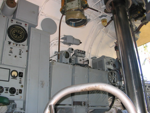 2006_0115_InsideSubmarine1