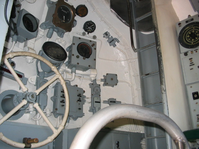 2006_0115_InsideSubmarine2