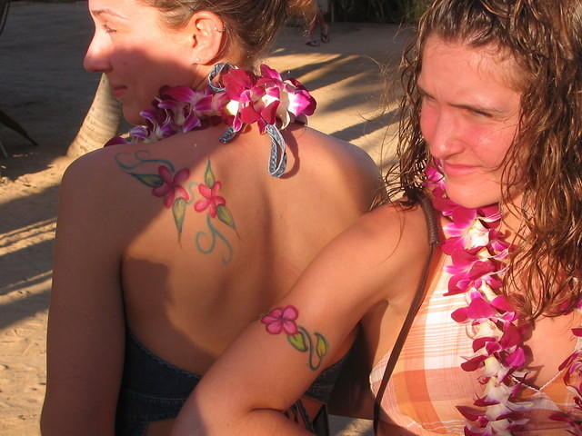 2006_0116_LuauTatoos