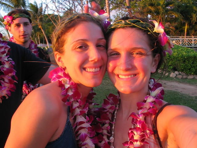 2006_0116_QueensOfTheLuau