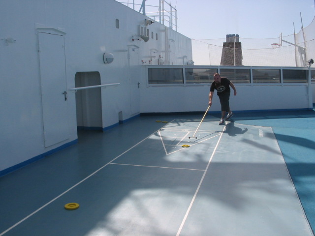 2006_0118_JesseShuffleBoardin