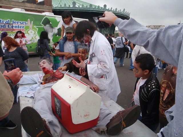 2009_1003CoolZombie.JPG