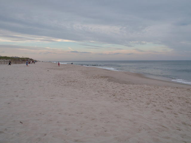 2009_0704PrettyBeachLBI.JPG