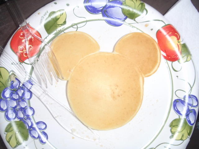 2010_0925SteveMickeyPancake.JPG