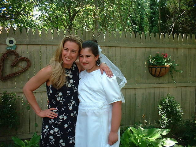 2002_0601BrielleAndDebbieCommunion