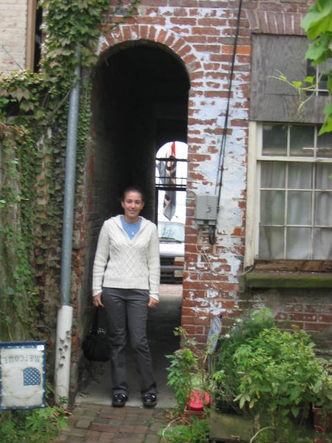 2004 1008 CreepyAlley