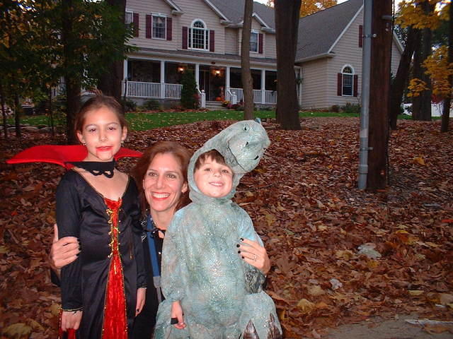 2004 1031 AuntLisaEmmaAndChristopher