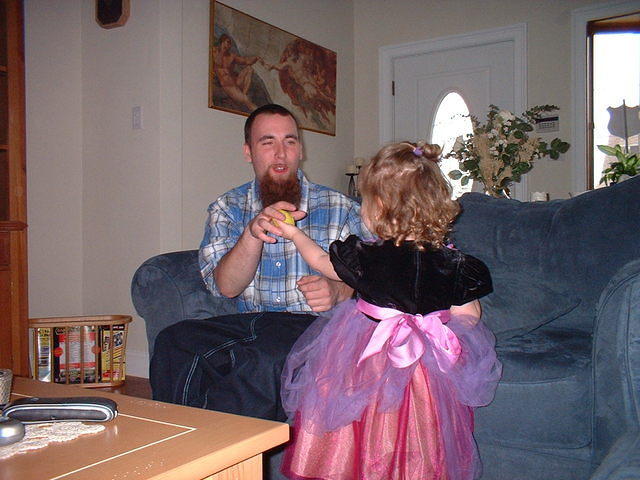 2004 0411OliviaSharingNice