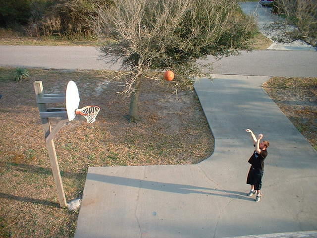 2004 0418ShootinBBall