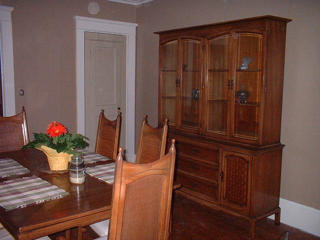 2005 0502 NiceDiningRoom